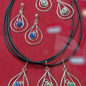 Caravanas, aros, collares, anillos